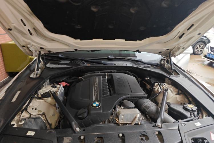 Used BMW 5 Series 2013 535Li Leading Model Engine Bay