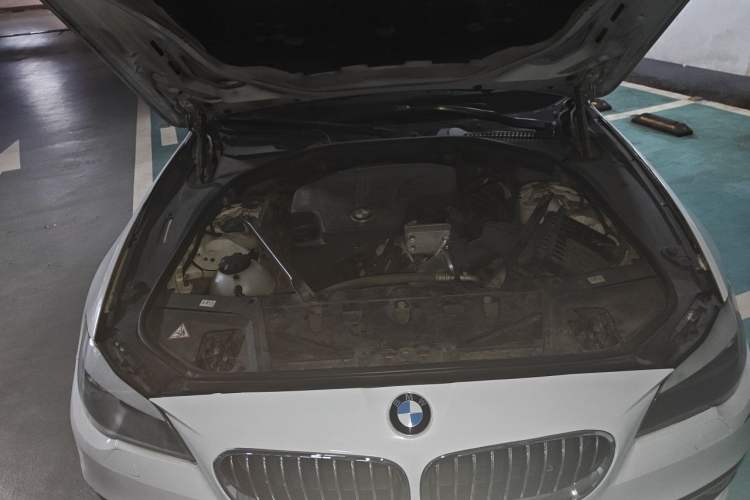 Used BMW 5 Series 2013 525Li Luxury Model Engine Bay