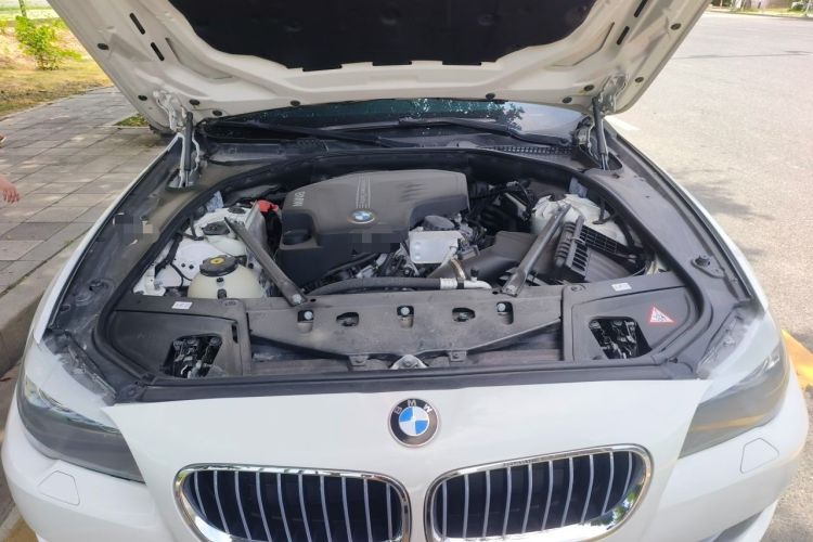 Used BMW 5 Series 2013 525Li Leading Model Engine Bay