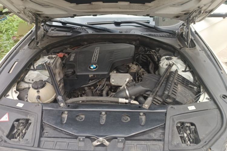Used BMW 5 Series 2013 525Li Leading Model Engine Bay