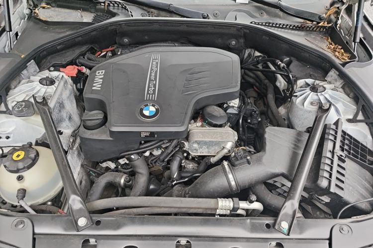 Used BMW 5 Series 2013 525Li Leading Model Engine Bay