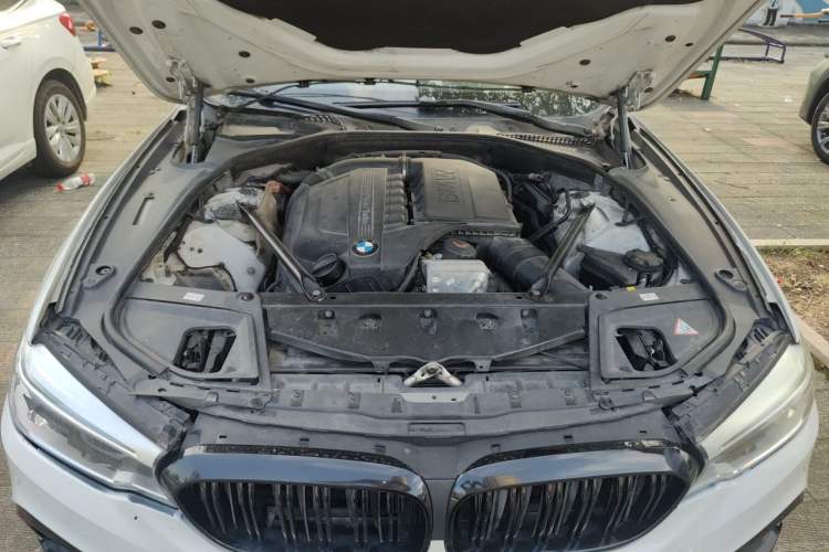 Used BMW 5 Series 2013 535Li Leading Model Engine Bay