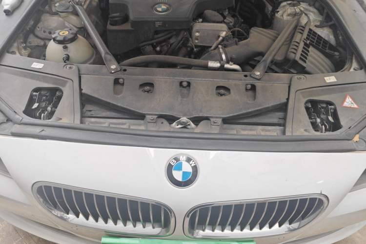 Used BMW 5 Series 2013 525Li Leading Model Engine Bay