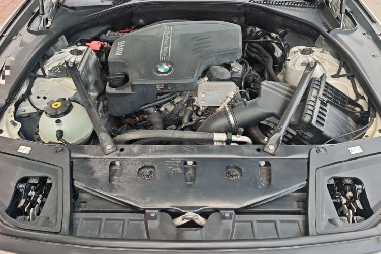Used BMW 5 Series 2013 525Li Leading Model Engine Bay