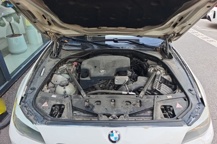 Used BMW 5 Series 2013 525Li Leading Model Engine Bay
