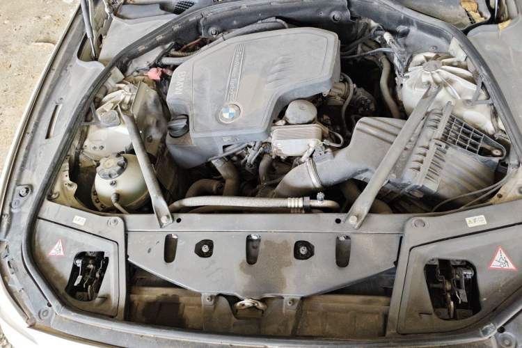 Used BMW 5 Series 2013 525Li Luxury Model Engine Bay