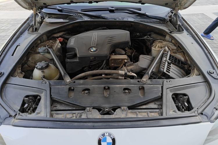 Used BMW 5 Series 2013 520Li Elegant Edition Engine Bay