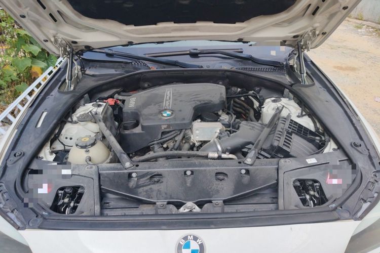 Used BMW 5 Series 2013 525Li Leading Model Engine Bay