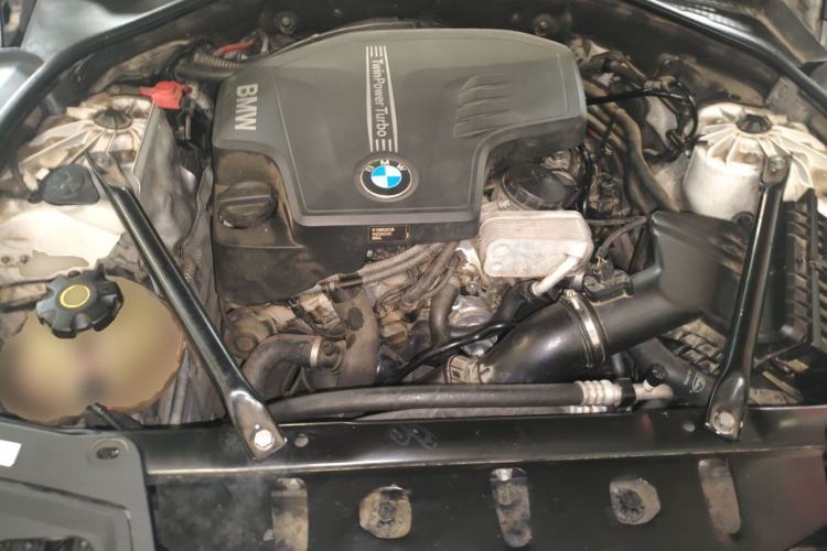 Used BMW 5 Series 2013 525Li Luxury Model Engine Bay