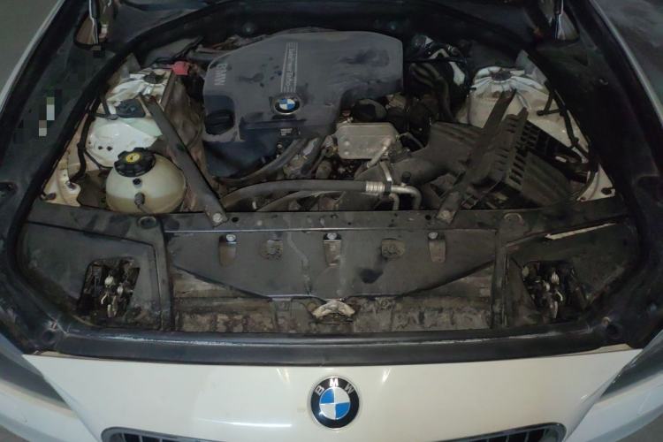 Used BMW 5 Series 2013 525Li Leading Model Engine Bay