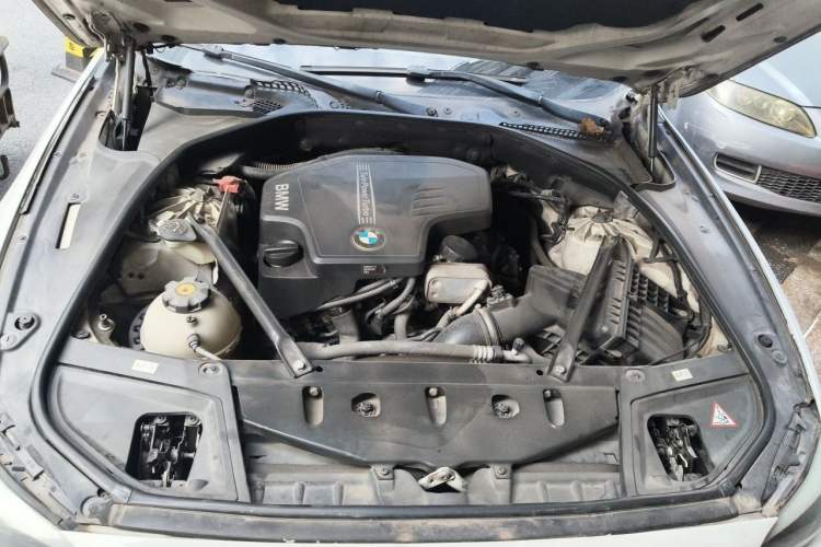 Used BMW 5 Series 2013 525Li Leading Model Engine Bay