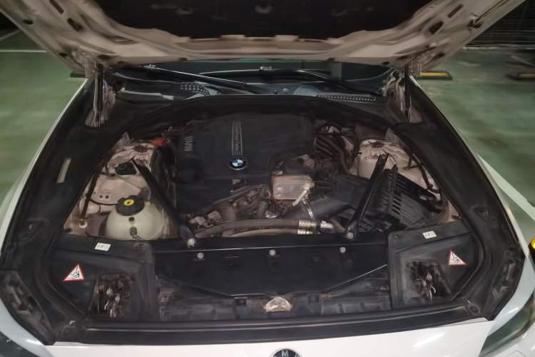 Used BMW 5 Series 2013 525Li Luxury Model Engine Bay
