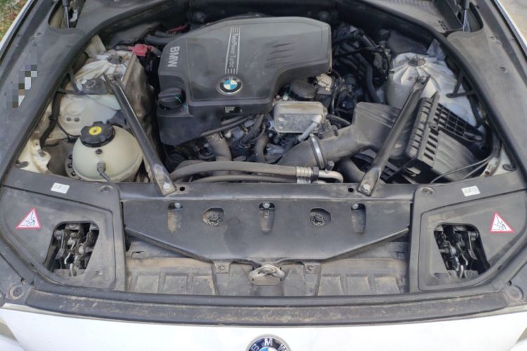 Used BMW 5 Series 2013 525Li Leading Model Engine Bay