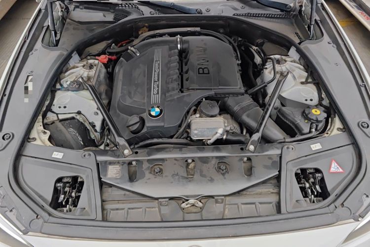 Used BMW 5 Series 2013 535Li Leading Model Engine Bay