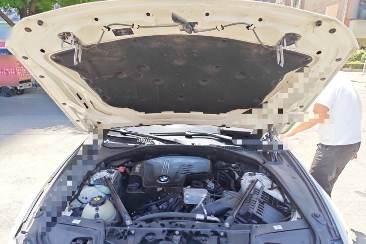 Used BMW 5 Series 2013 520Li Elegant Edition Engine Bay