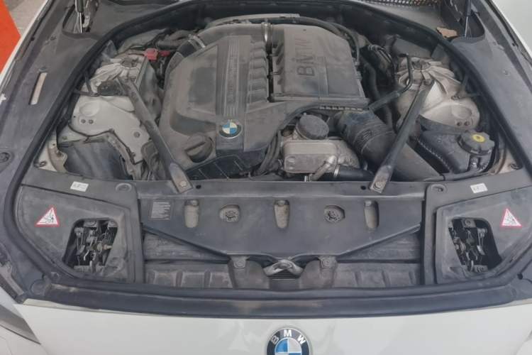 Used BMW 5 Series 2013 535Li Leading Model Engine Bay
