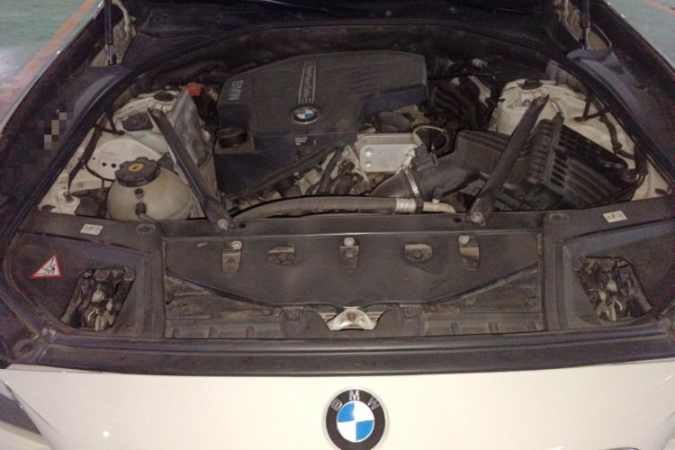 Used BMW 5 Series 2013 525Li Leading Model Engine Bay