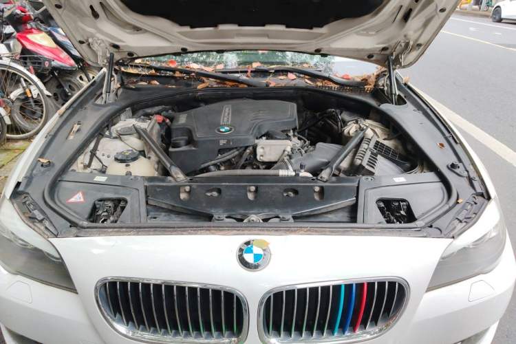 Used BMW 5 Series 2013 525Li Leading Model Engine Bay