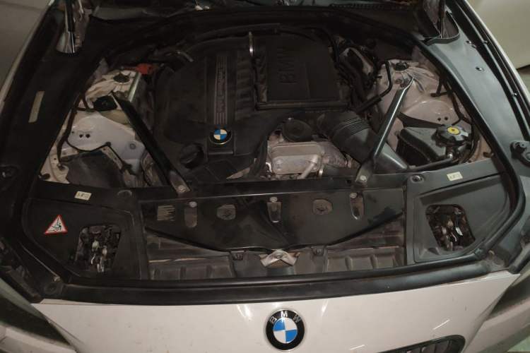 Used BMW 5 Series 2013 535Li Leading Model Engine Bay