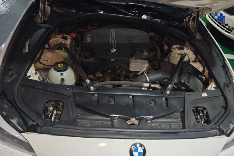 Used BMW 5 Series 2013 520Li Elegant Edition Engine Bay