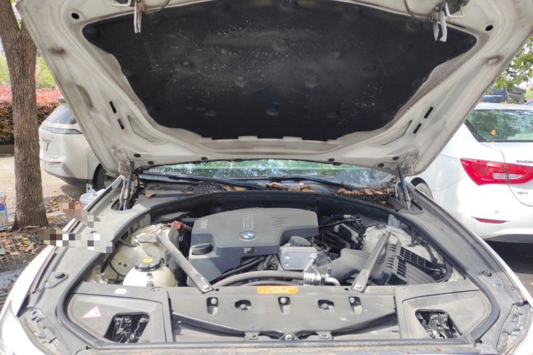 Used BMW 5 Series 2013 525Li Luxury Model Engine Bay