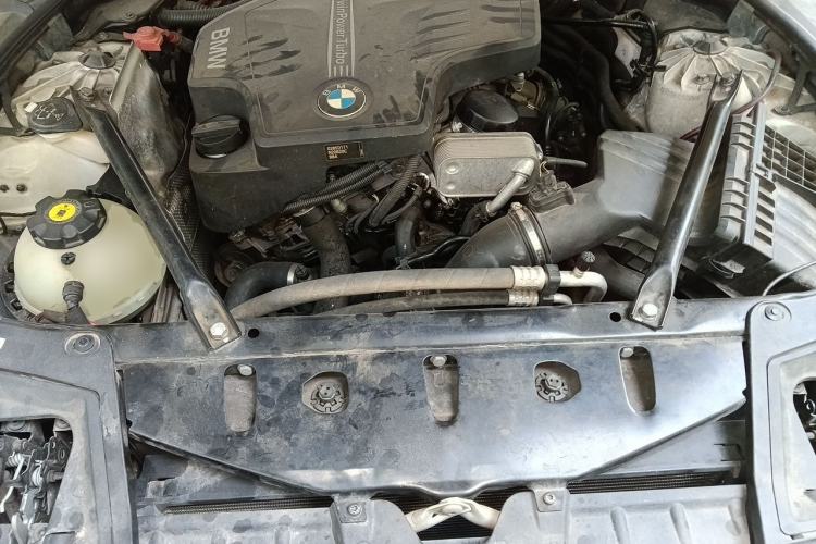 Used BMW 5 Series 2013 525Li Leading Model Engine Bay