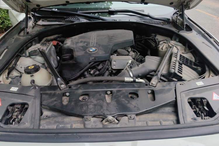 Used BMW 5 Series 2013 525Li Luxury Model Engine Bay
