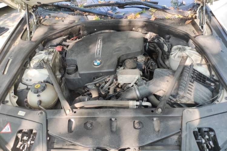 Used BMW 5 Series 2013 525Li Luxury Model Engine Bay