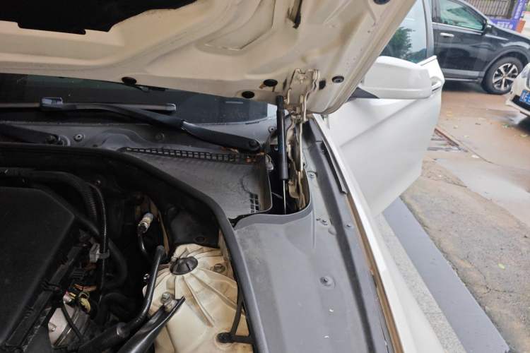 Used BMW 5 Series 2013 535Li Leading Model Engine Bay Left