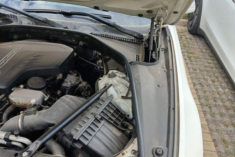 Used BMW 5 Series 2013 525Li Luxury Model Engine Bay Left