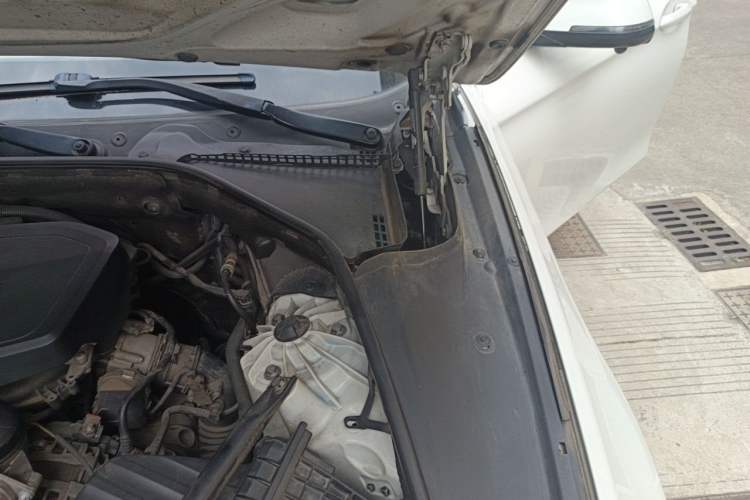 Used BMW 5 Series 2013 525Li Leading Model Engine Bay Left