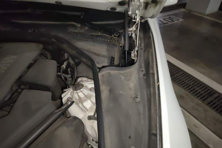 Used BMW 5 Series 2013 530Li Leading Model Engine Bay Left