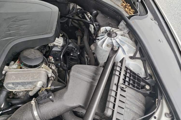 Used BMW 5 Series 2013 525Li Leading Model Engine Bay Left