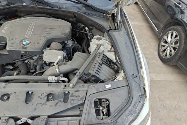 Used BMW 5 Series 2013 525Li Luxury Model Engine Bay Left