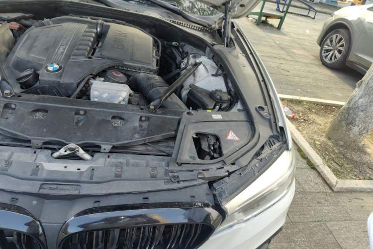 Used BMW 5 Series 2013 535Li Leading Model Engine Bay Left