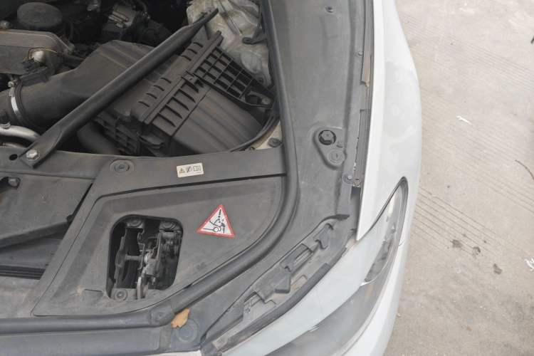 Used BMW 5 Series 2013 525Li Leading Model Engine Bay Left