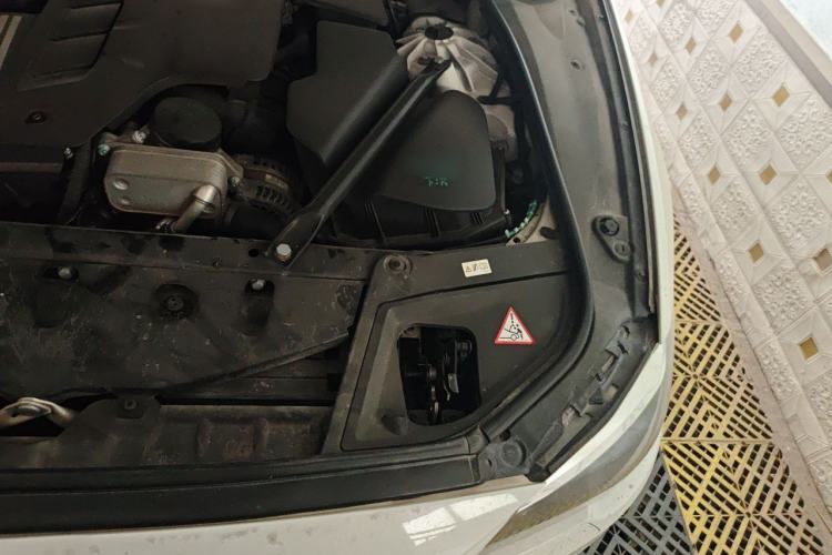 Used BMW 5 Series 2013 530Li Leading Model Engine Bay Left