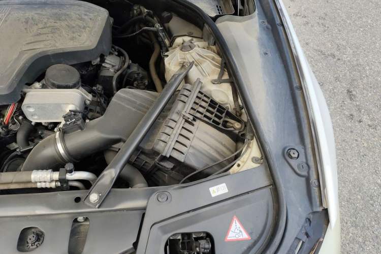 Used BMW 5 Series 2013 525Li Luxury Model Engine Bay Left