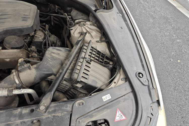 Used BMW 5 Series 2013 520Li Elegant Edition Engine Bay Left