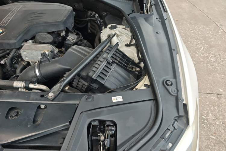 Used BMW 5 Series 2013 525Li Leading Model Engine Bay Left
