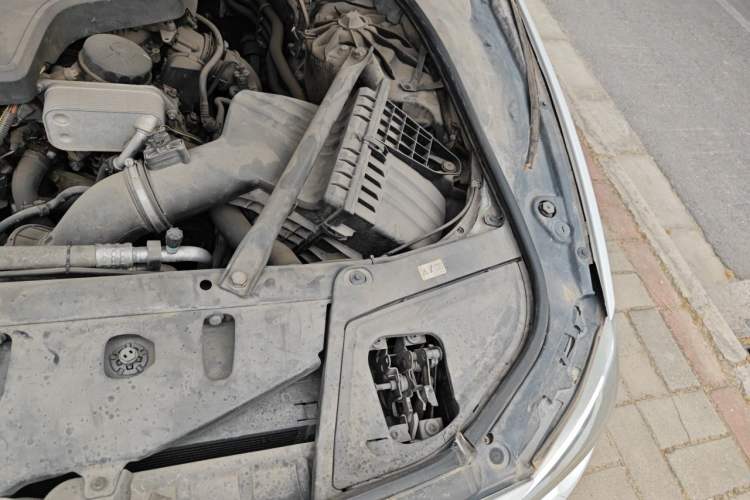 Used BMW 5 Series 2013 525Li Luxury Model Engine Bay Left