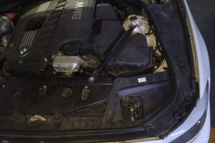 Used BMW 5 Series 2013 530Li Leading Model Engine Bay Left