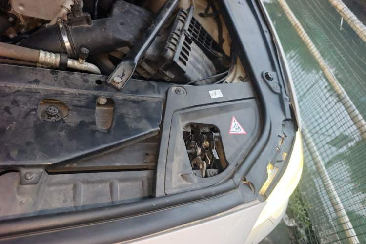 Used BMW 5 Series 2013 520Li Elegant Edition Engine Bay Left