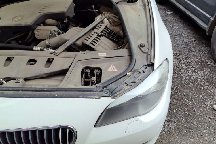Used BMW 5 Series 2013 525Li Luxury Model Engine Bay Left