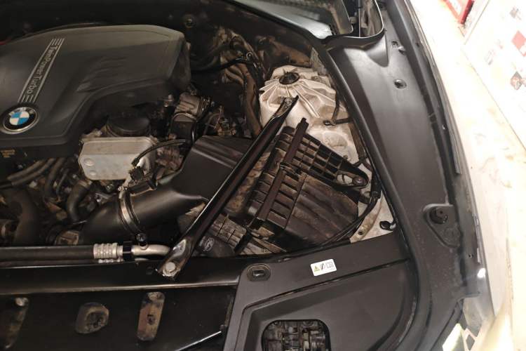Used BMW 5 Series 2013 525Li Luxury Model Engine Bay Left