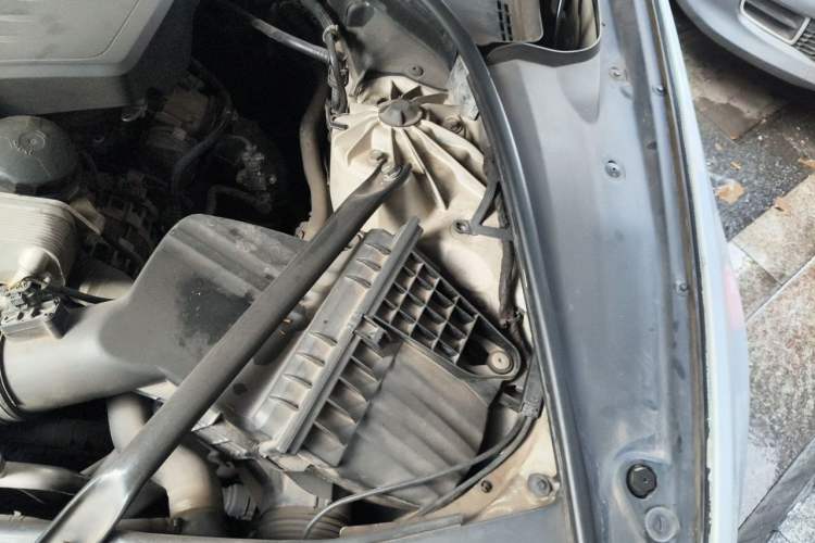 Used BMW 5 Series 2013 525Li Leading Model Engine Bay Left
