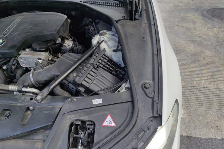 Used BMW 5 Series 2013 525Li Leading Model Engine Bay Left