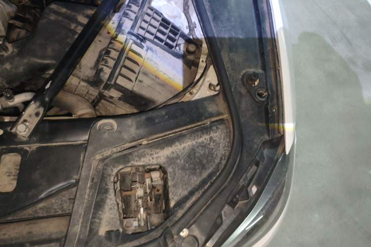 Used BMW 5 Series 2013 525Li Leading Model Engine Bay Left