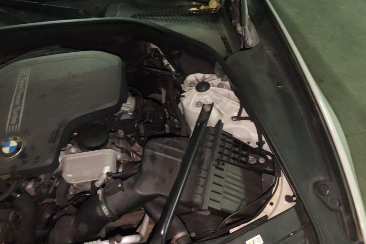 Used BMW 5 Series 2013 525Li Zhuole Edition Engine Bay Left