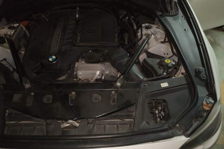 Used BMW 5 Series 2013 535Li Leading Model Engine Bay Left